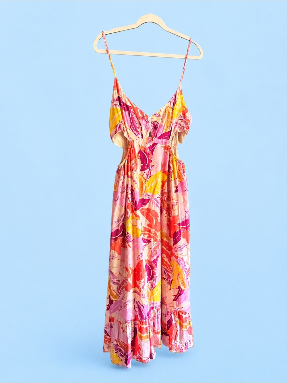 Aqua by Bloomingdale’s Tropical Print Tie Front
Cutout Midi Dress